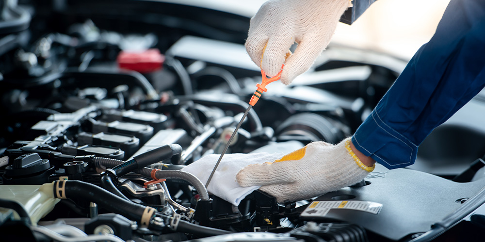 Image Of Mechanic Fixing The Big Truck
